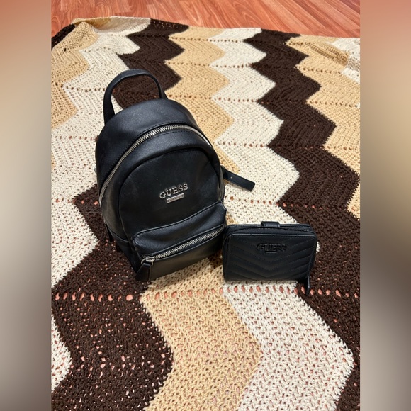Guess Mjni Backpack & Wallet - Picture 2 of 8
